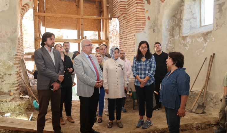 Balatlar Yapı Topluluğu’nda gün yüzüne çıkarılan eserler tanıtıldı