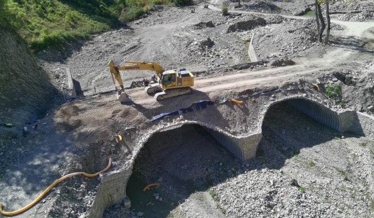 Sel felaketinde yıkılan köprünün yapımı sürüyor