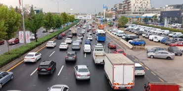 yagis-sonrasi-kapanan-yol-trafige-acildi