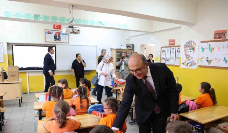 YEDAŞ’tan öğrencilere boyama seti desteği