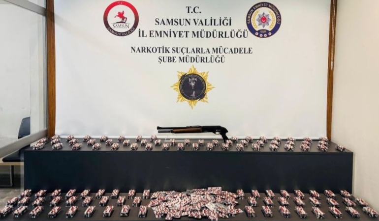 9 bin 72 sentetik ecza hapı ele geçirildi