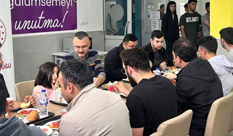 Kaymakamı Yılmaz KYK öğrencileriyle buluştu