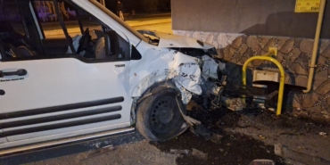 iki-hafif-ticari-aracin-carpistigi-kazada-1-kisi-yaralandi