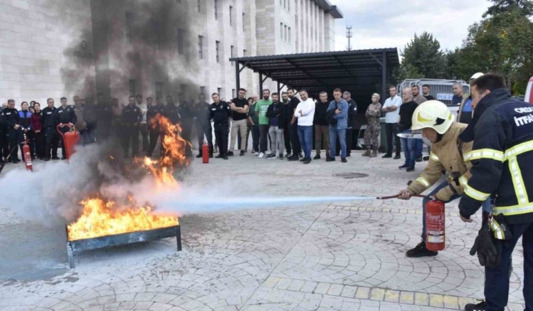 İtfaiyeden polislere yangın eğitimi