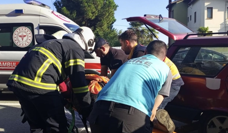 Otomobil ile minibüs çarpıştı: 1 kişi öldü