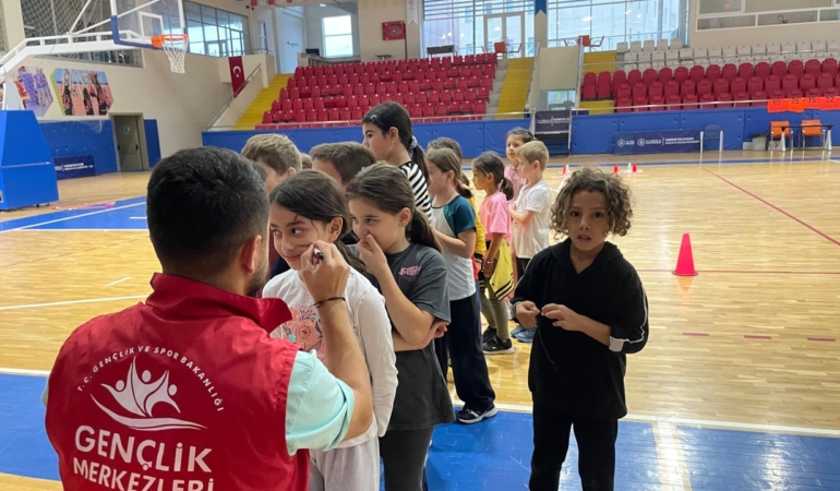 Salıpazarı’nda Dünya Kız Çocukları Günü kutlandı