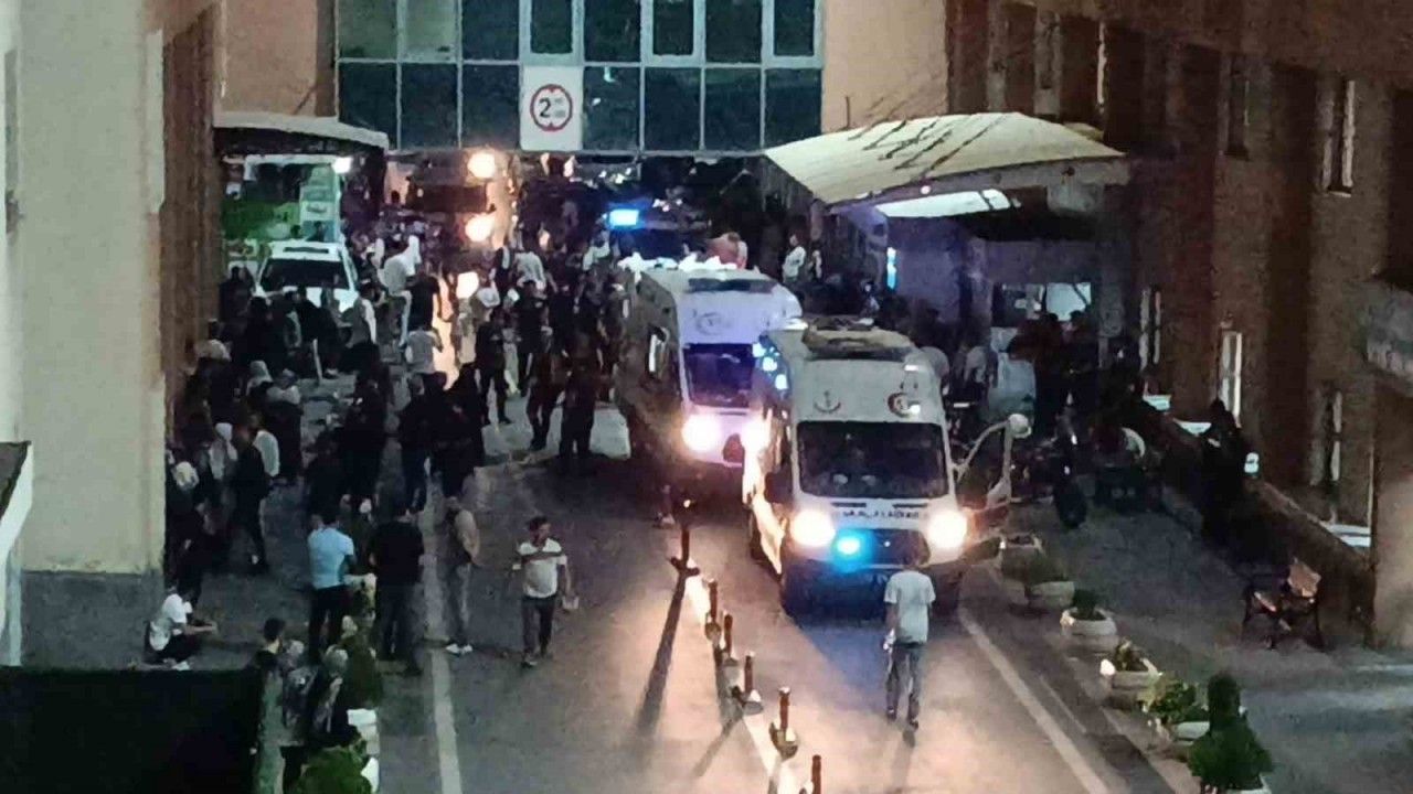 trafik-kazasi-sonrasi-bicakli-kavga