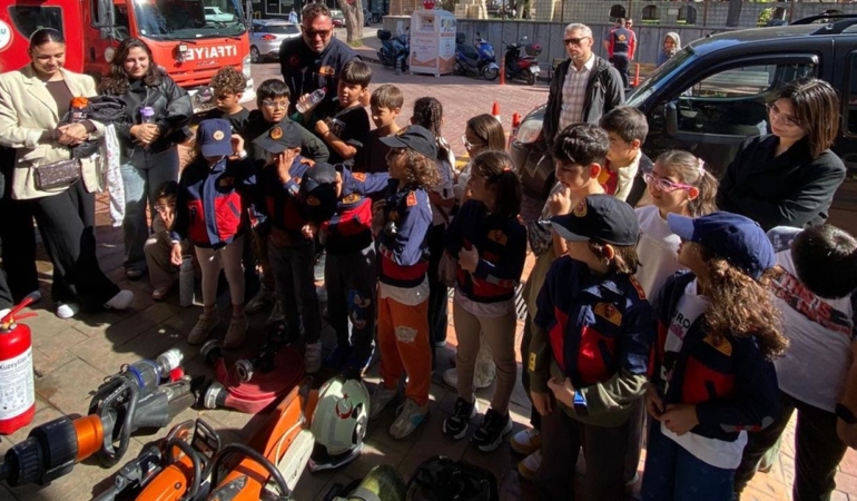 Sinop Çocuk Akademisi öğrencileri itfaiyecilik mesleğini yerinde öğrendi