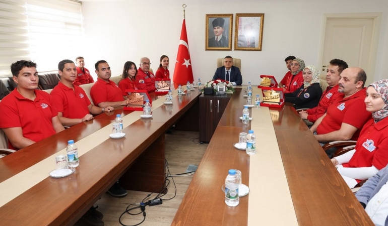 Vali Özarslan, TEKNOFEST şampiyonlarını ağırladı