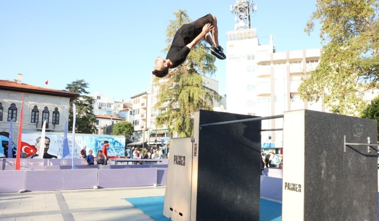 Sinop’ta nefes kesen parkur gösterisi