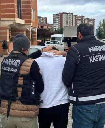 yataginda-altinda-madde-bulunan-sanik-tahliye-edildi