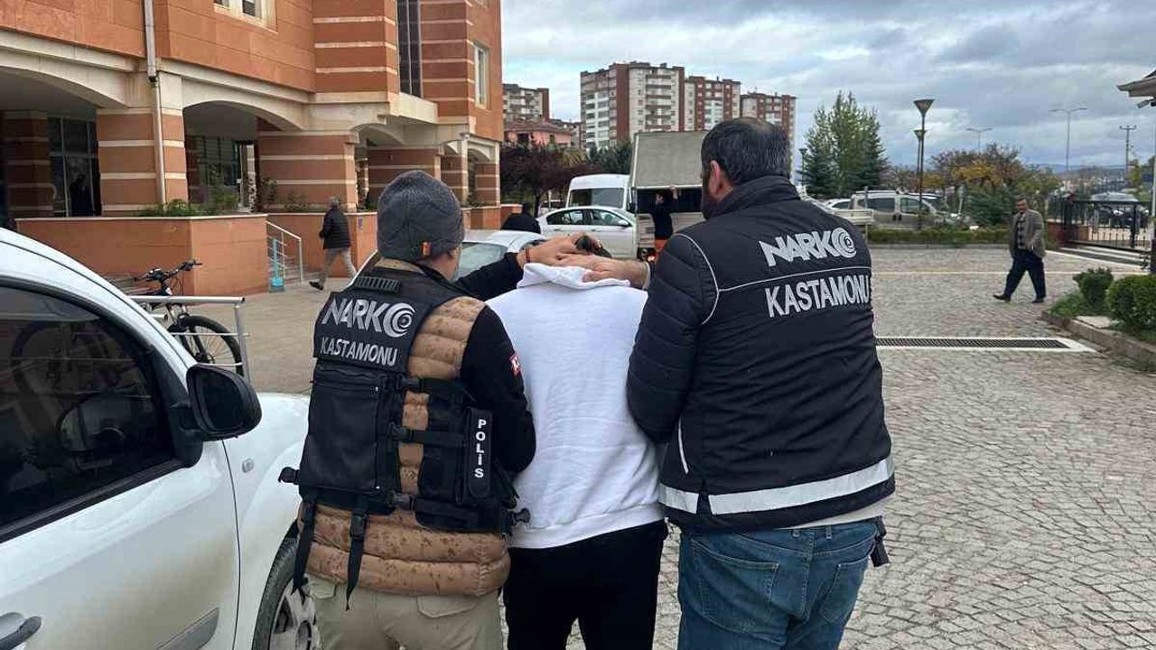 yataginda-altinda-madde-bulunan-sanik-tahliye-edildi
