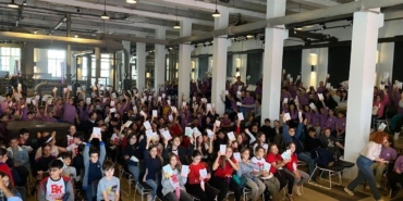 yazar-behic-ak-sinopta-minik-okurlariyla-bulustu