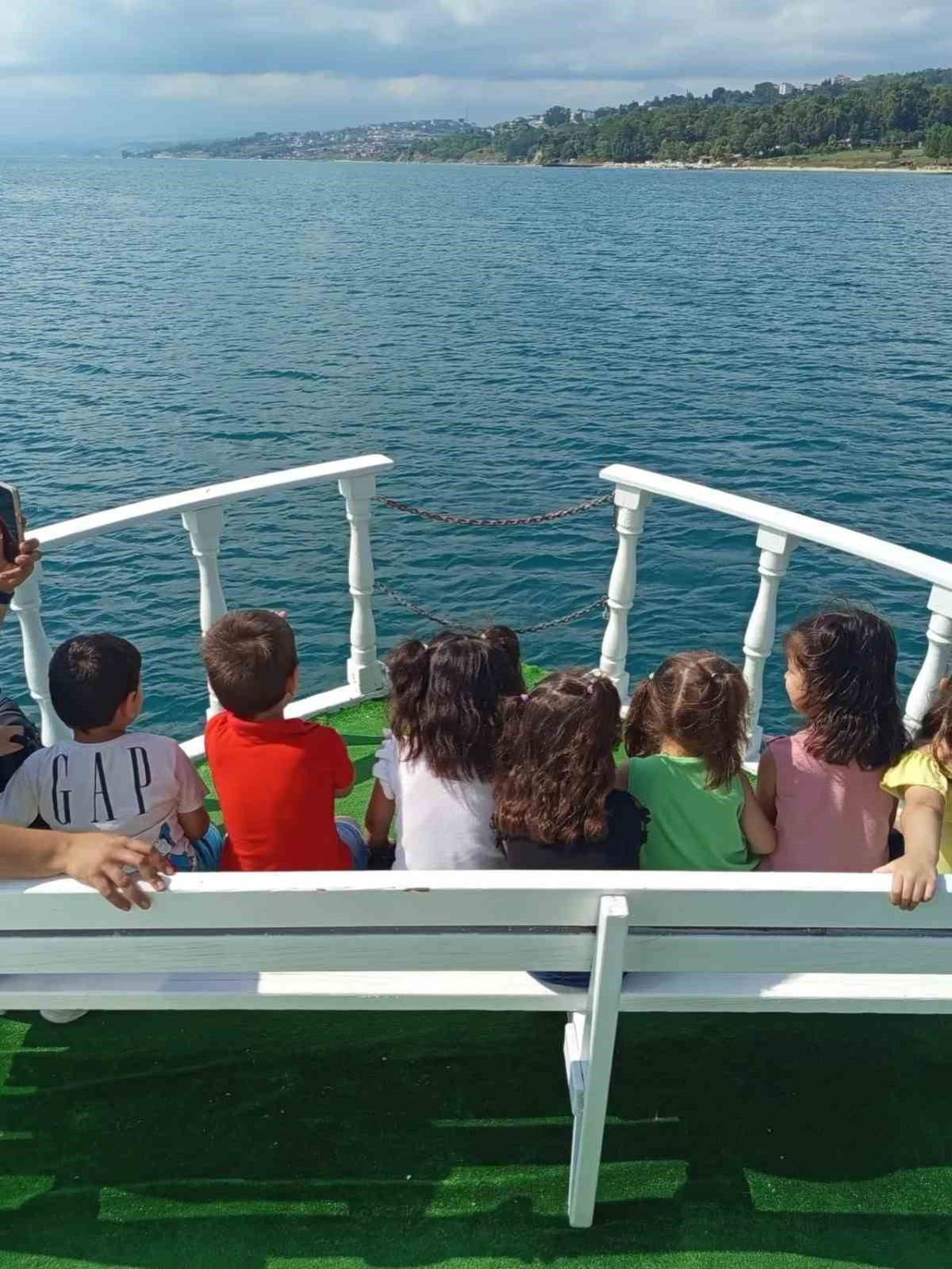 Çocuklara Neşeli Etkinlik: Tekne Turu ve Oyun