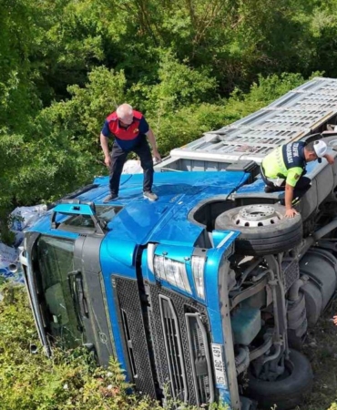 Sinop'ta TIR Kazası: 3 Yaralı