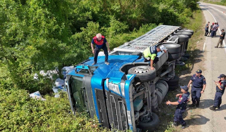 Sinop’ta TIR Kazası: 3 Yaralı