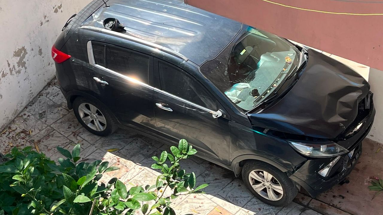 SİNOP'TA OTOMOBİL APARTMAN BOŞLUĞUNA DÜŞTÜ